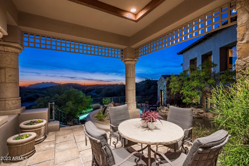 Mulitple Sitting Areas