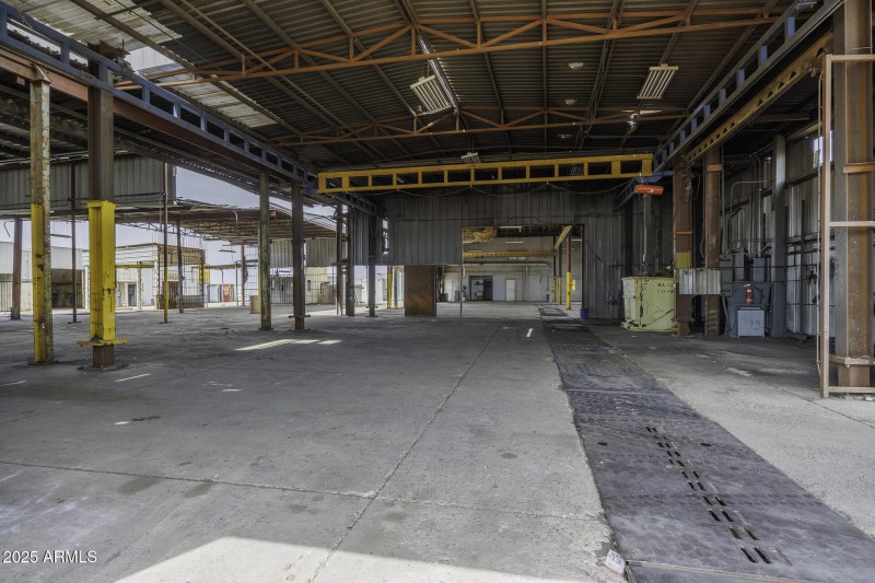 Interior 8
