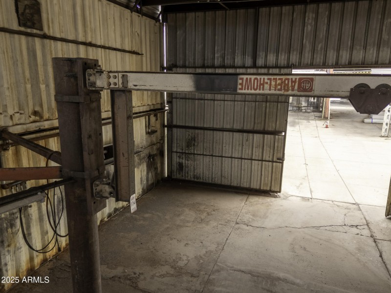 UAS Work Bay 6 Crane
