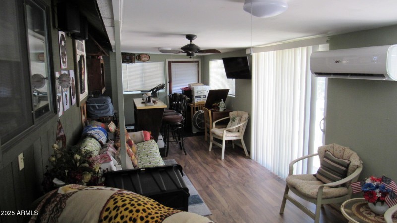 Entertain ment area w bar