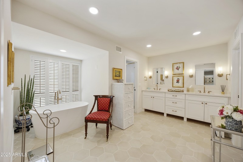 Main Bedroom bathroom