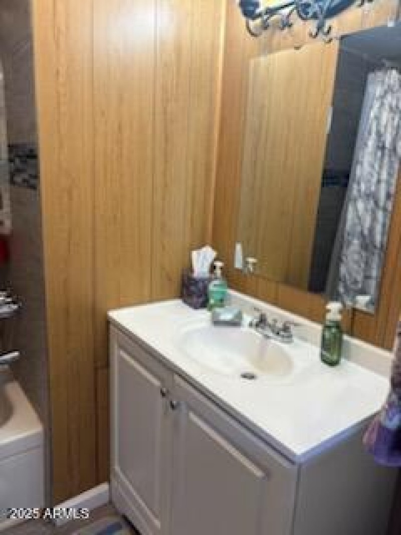 BATHROOM 2