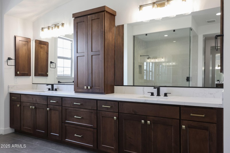 OWNER'S BATH