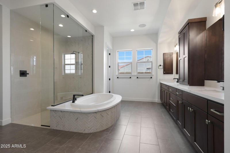 OWNER'S BATH