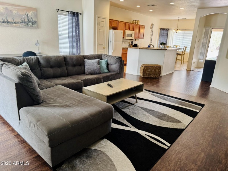 12371 W Hadley