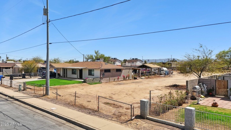 3033 W Fillmore St