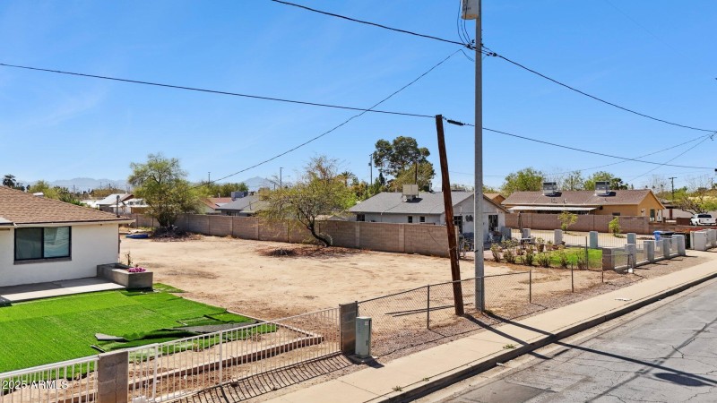 3033 W Fillmore St