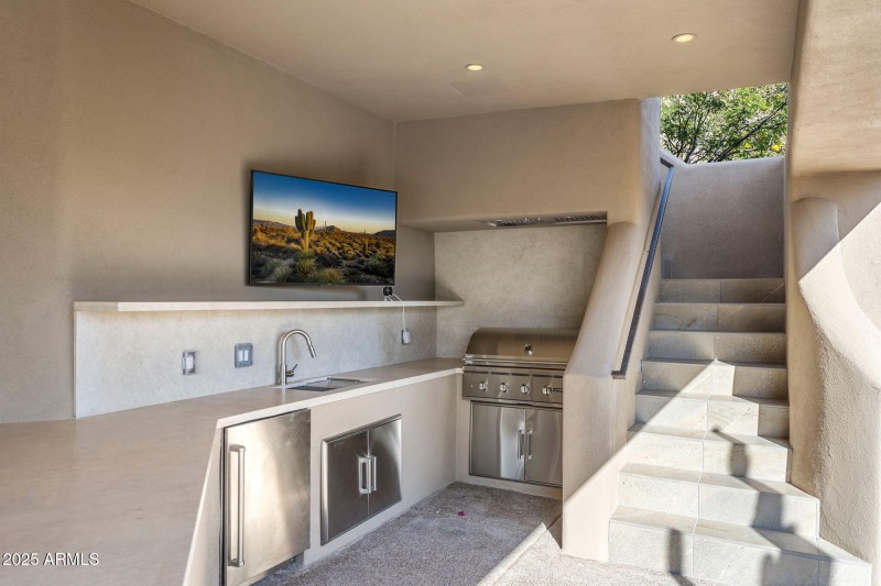 Outdoor Kitchen