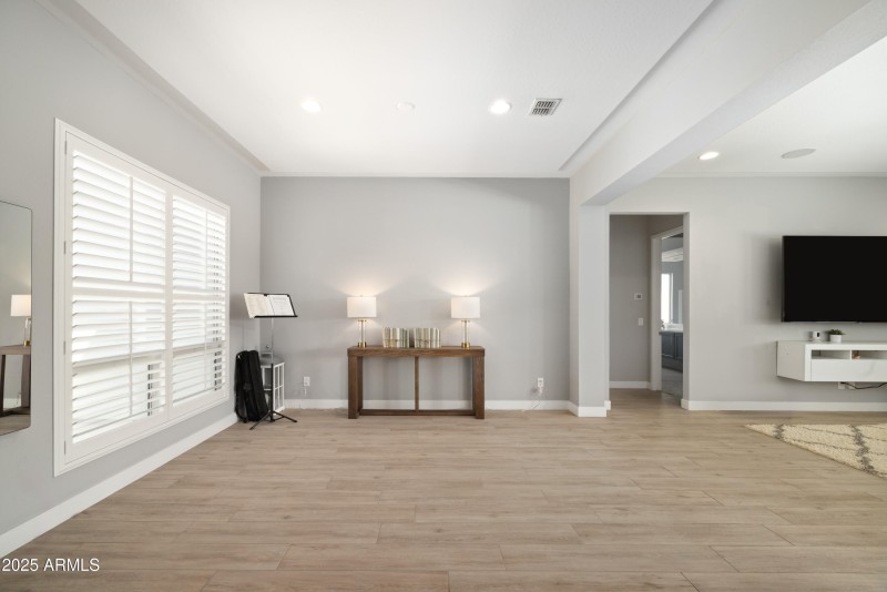Formal dining/music room
