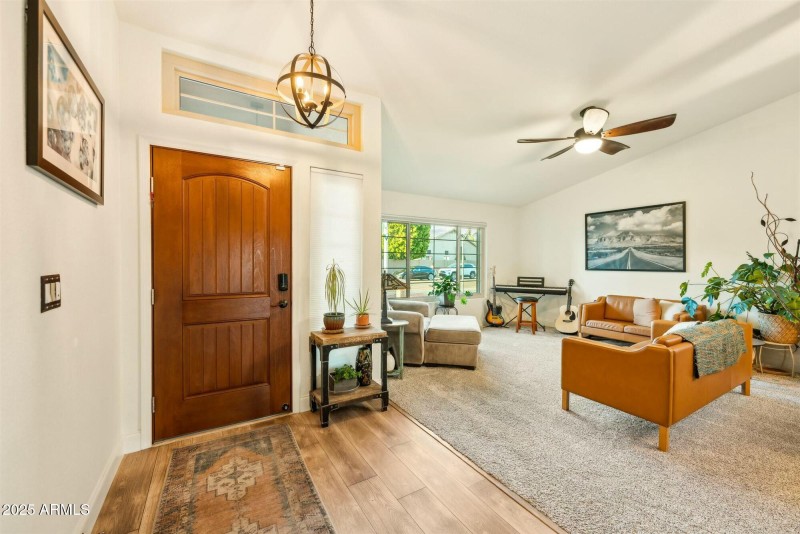 Entry/Living Room