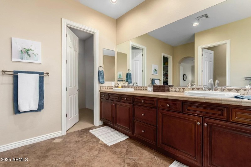 Primary Bathroom w/ Two Walk-Ins