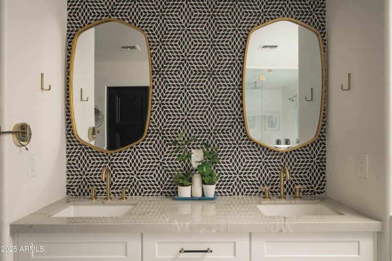 Royal dual vanity