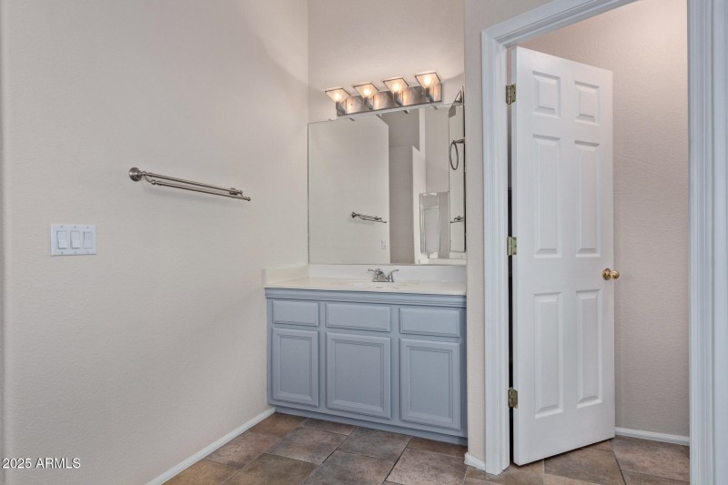 Main Bathroom 3-Candlewood