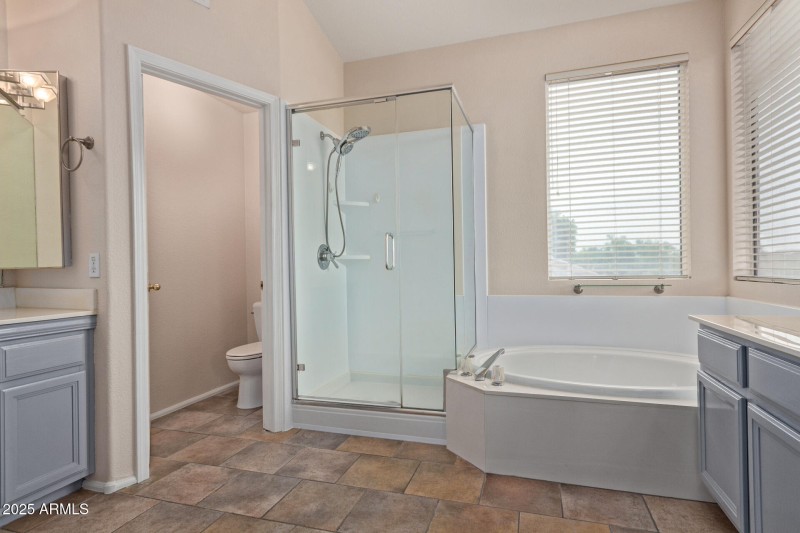 Main Bathroom-Candlewood