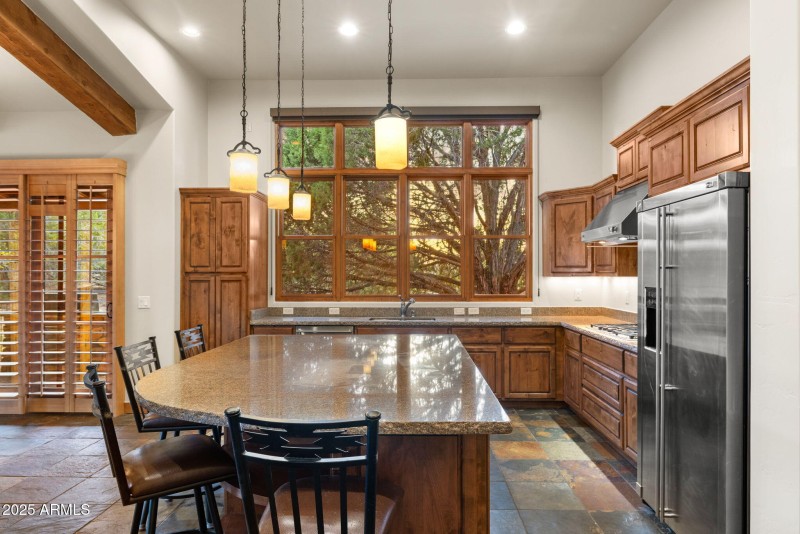 14-Kitchen_2