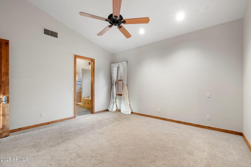 31-Primary Bedroom (2)