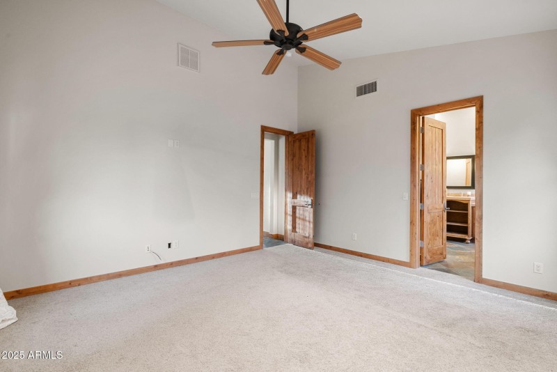 32-Primary Bedroom (3)