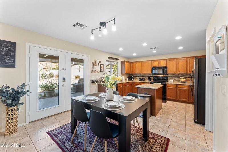 17-017-breakfast-nook