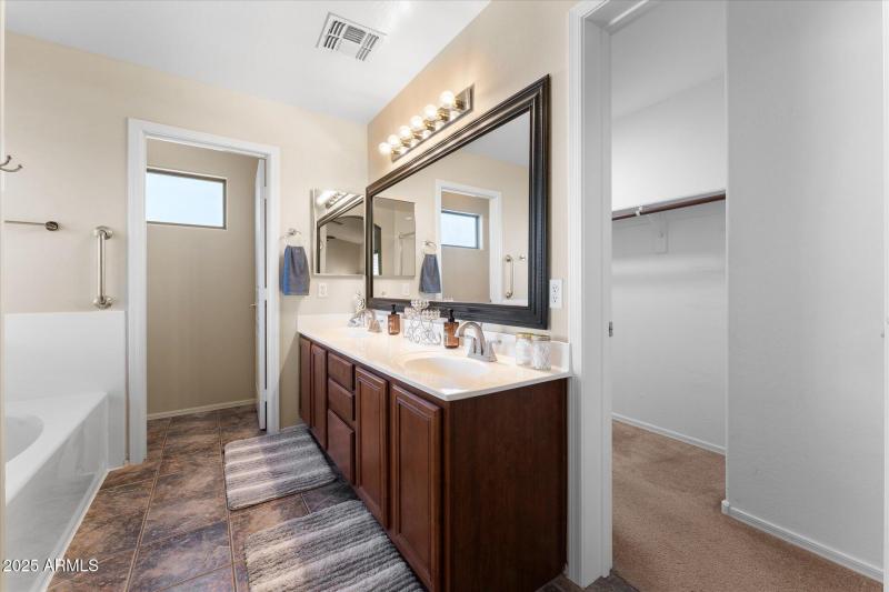 32-032-primary-bathroom