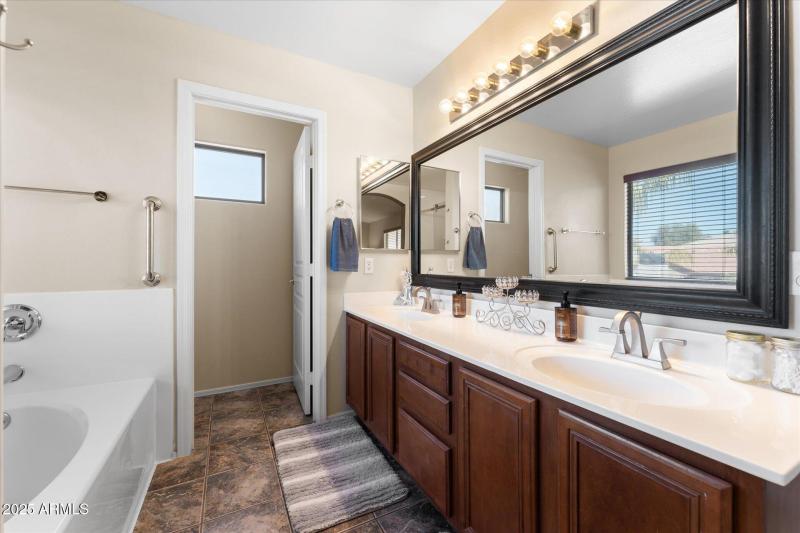 33-033-primary-bathroom