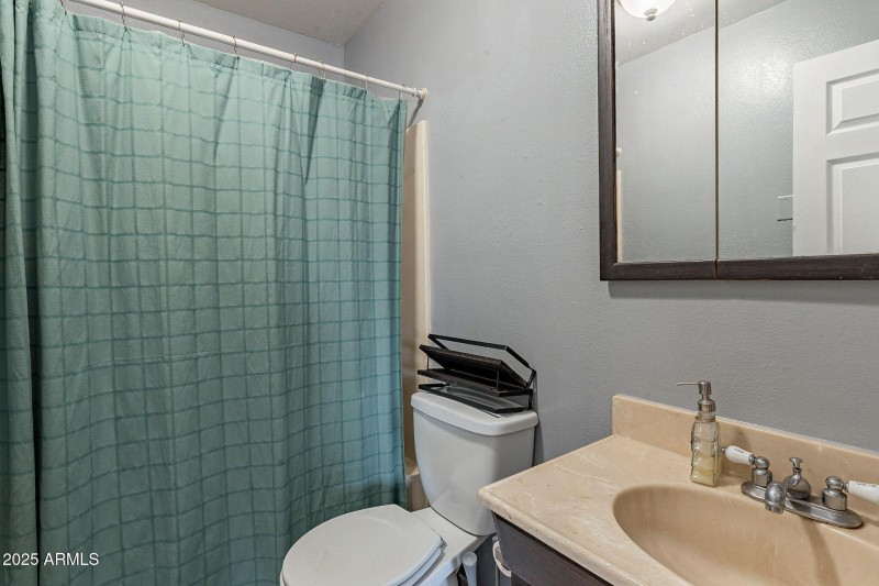 163 Peretz Cir. hall fulll bath