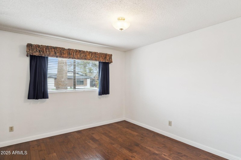 20-web-or-mls-8629-e-cambridge-ave
