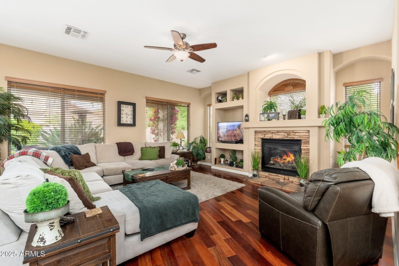 1074 E Carla Vista Ct - 10
