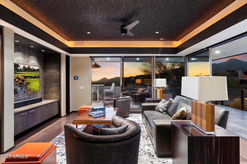 027-Den _ Family Room