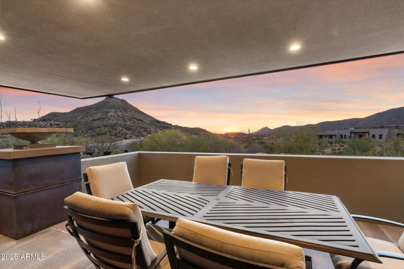037-Dining Room Covered Patio