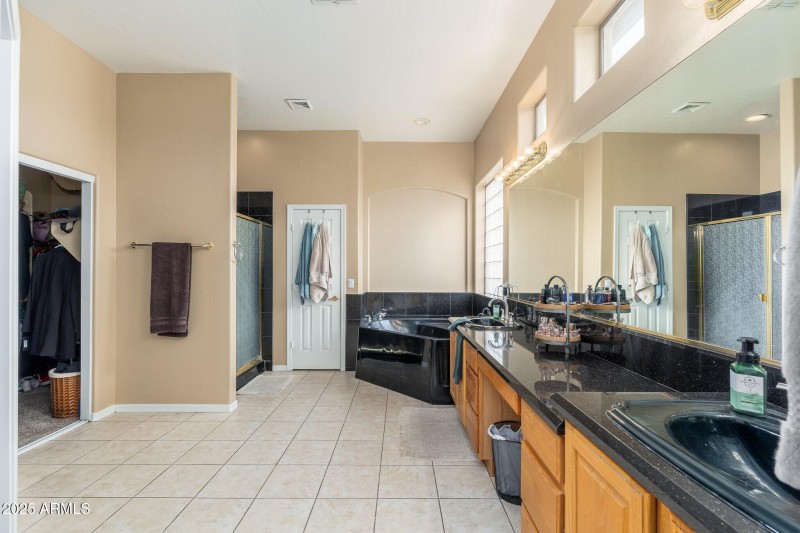1074 E Carla Vista Ct - 27