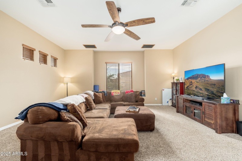 1074 E Carla Vista Ct - 32