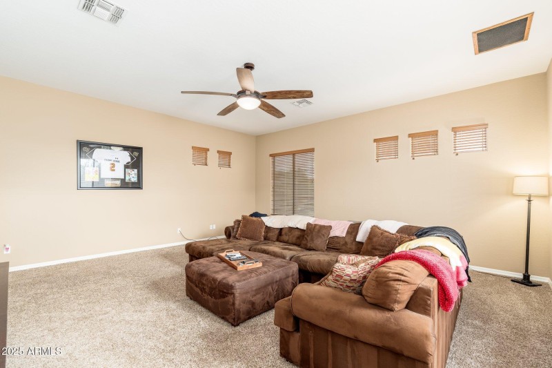 1074 E Carla Vista Ct - 33