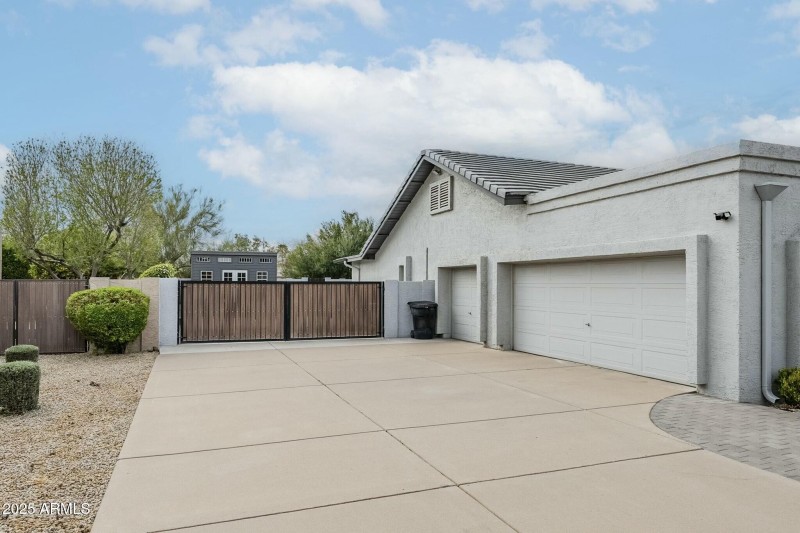 RV Gate & 3 Car Garage