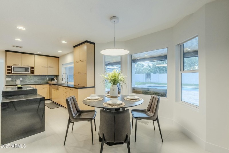 Kitchen & Casual Dining