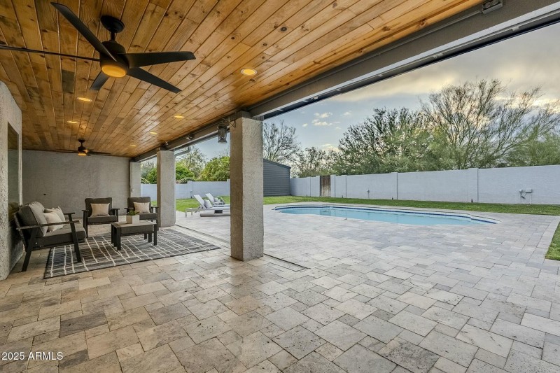 Large Lot & Covered Patio