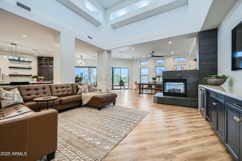 7975 E Dale Ln - MLS Sized - 008 - 14 Li