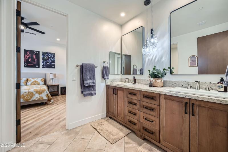 7975 E Dale Ln - MLS Sized - 032 - 44 Ba