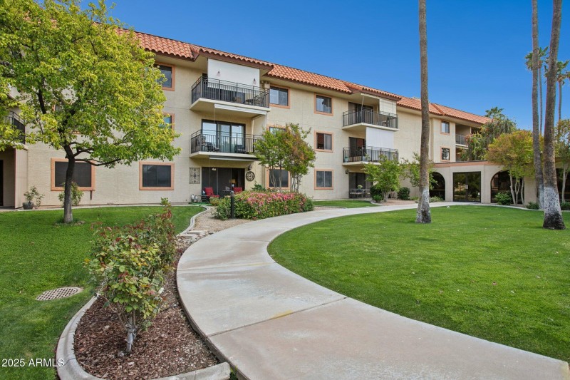 4-web-or-mls-10330-w-thunderbird-blvd-ap