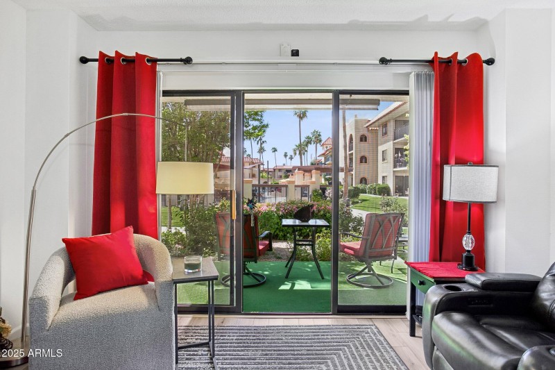 8-web-or-mls-10330-w-thunderbird-blvd-ap