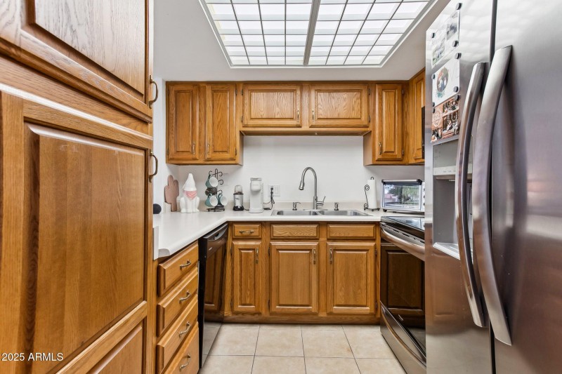 12-web-or-mls-10330-w-thunderbird-blvd-a