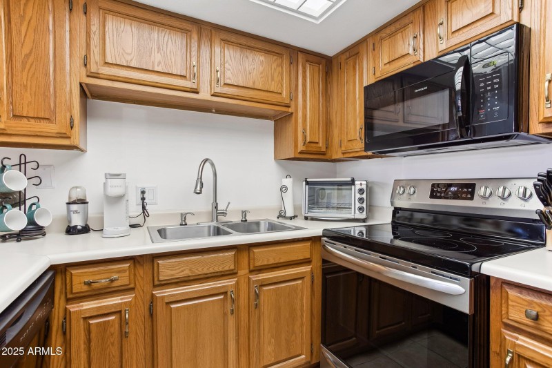13-web-or-mls-10330-w-thunderbird-blvd-a