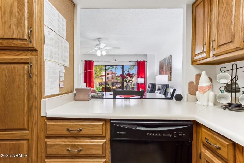 14-web-or-mls-10330-w-thunderbird-blvd-a