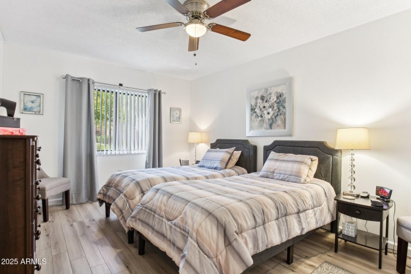 15-web-or-mls-10330-w-thunderbird-blvd-a