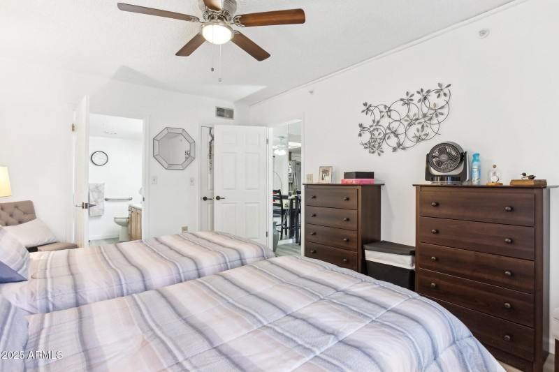 17-web-or-mls-10330-w-thunderbird-blvd-a