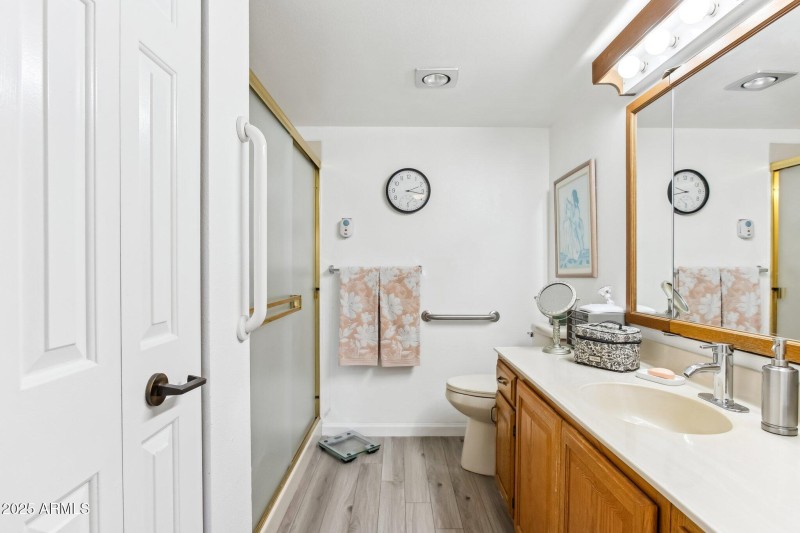 18-web-or-mls-10330-w-thunderbird-blvd-a