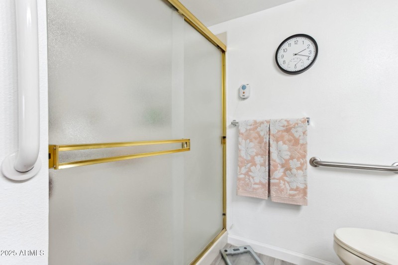 20-web-or-mls-10330-w-thunderbird-blvd-a