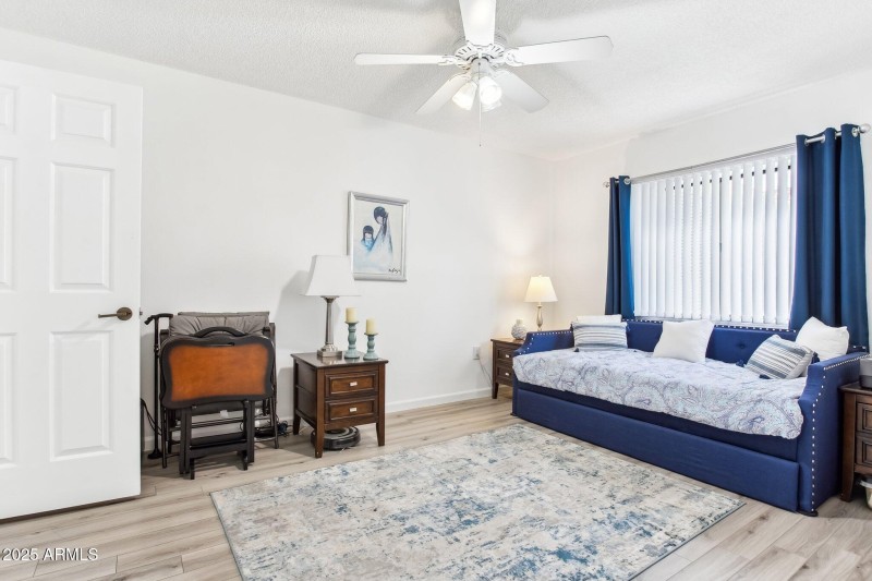 22-web-or-mls-10330-w-thunderbird-blvd-a