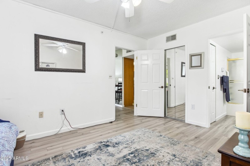 23-web-or-mls-10330-w-thunderbird-blvd-a