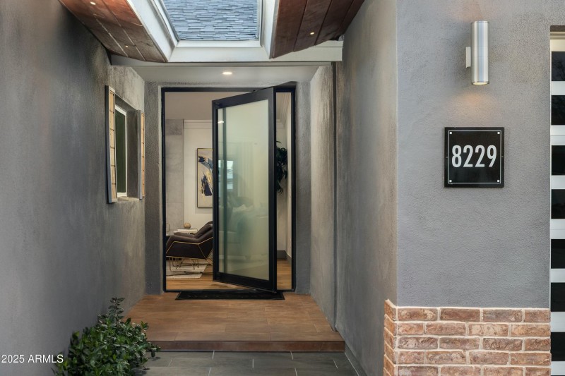 ENTRY WITH SKYLIGHT