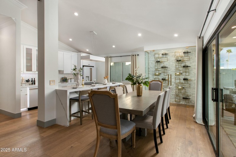 KITCHEN/ DINING